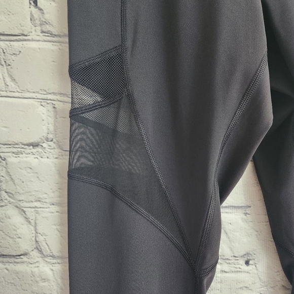 Lululemon Mesh In Motion Crop - Picture 9 of 12
